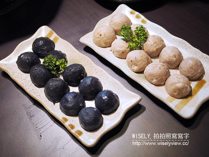 《歇業》郭主義麻辣火鍋(台中旗艦店)＠型男大主廚名師「古錐師」推出的清油麻辣鍋，大推匈牙利綿羊豬／手滑川丸子／牛奶水果玉米