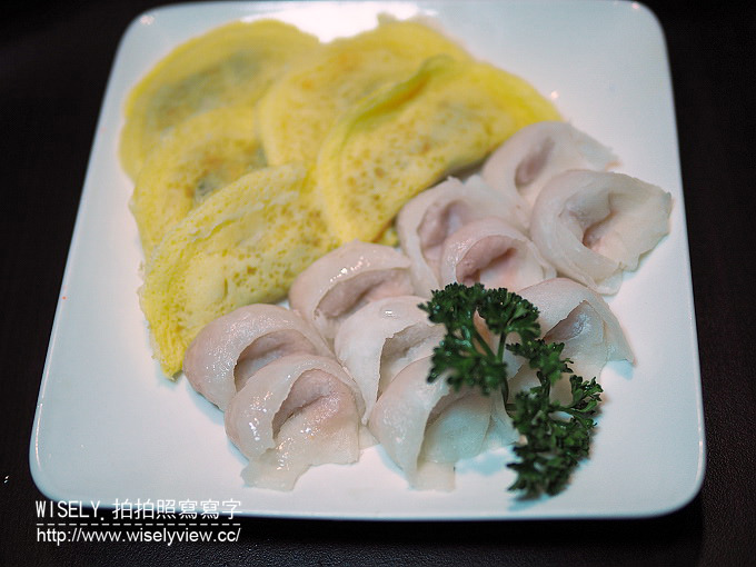 《歇業》郭主義麻辣火鍋(台中旗艦店)＠型男大主廚名師「古錐師」推出的清油麻辣鍋，大推匈牙利綿羊豬／手滑川丸子／牛奶水果玉米