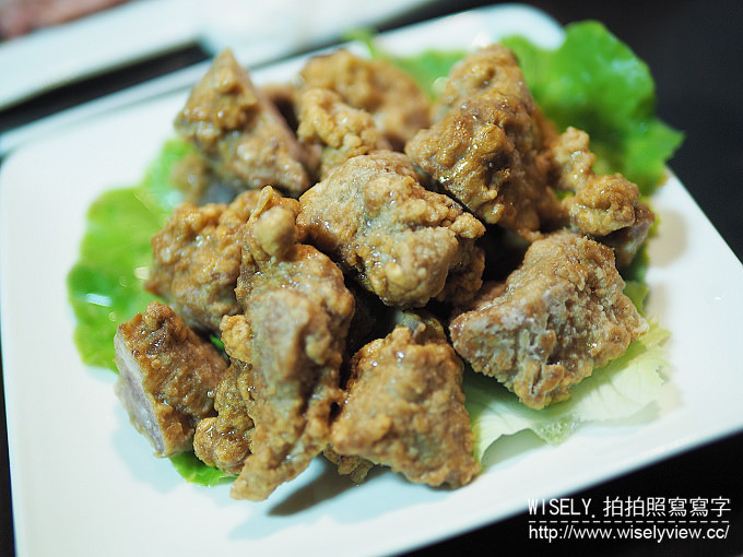 《歇業》郭主義麻辣火鍋(台中旗艦店)＠型男大主廚名師「古錐師」推出的清油麻辣鍋，大推匈牙利綿羊豬／手滑川丸子／牛奶水果玉米