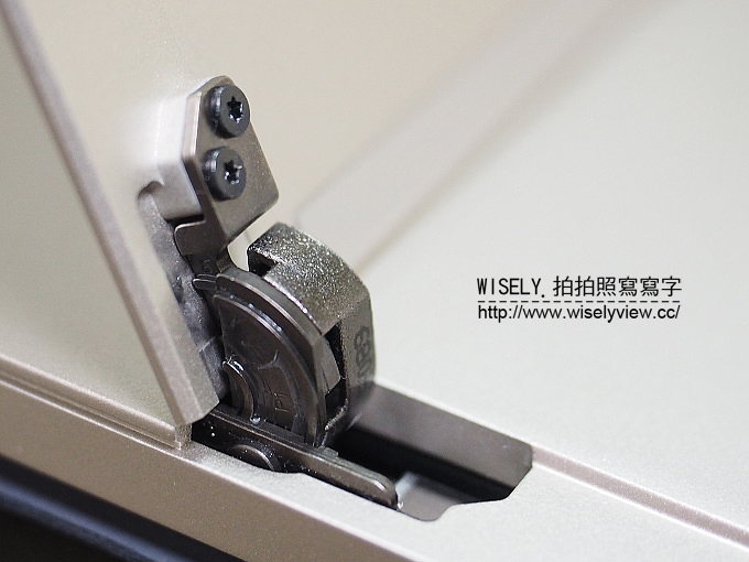 《3C開箱文。華碩變形筆電》ASUS Transformer 3 Pro:金屬機身輕薄易攜帶,是平板也是筆電影音娛樂性強,可使用觸控筆在3K螢幕上修圖操作 《3C開箱文。華碩變形筆電》ASUS Transformer 3 Pro:金屬機身輕薄易攜帶,是平板也是筆電影音娛樂性強,可使用觸控筆在3K螢幕上修圖操作
