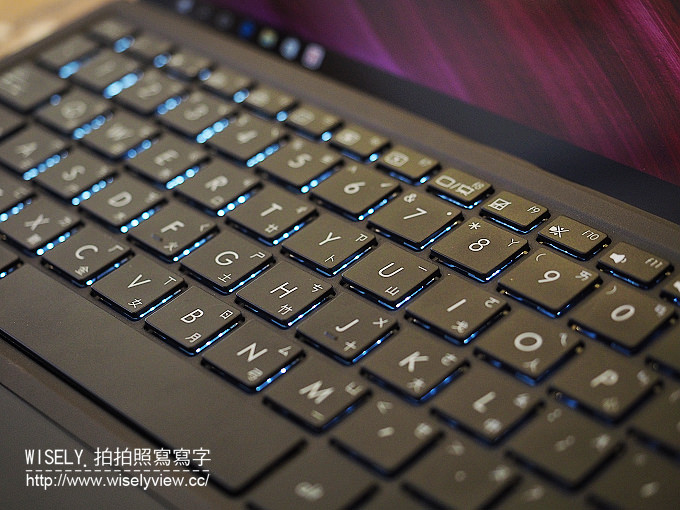 《3C開箱文。華碩變形筆電》ASUS Transformer 3 Pro:金屬機身輕薄易攜帶,是平板也是筆電影音娛樂性強,可使用觸控筆在3K螢幕上修圖操作 《3C開箱文。華碩變形筆電》ASUS Transformer 3 Pro:金屬機身輕薄易攜帶,是平板也是筆電影音娛樂性強,可使用觸控筆在3K螢幕上修圖操作