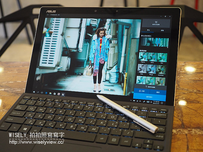 《3C開箱文。華碩變形筆電》ASUS Transformer 3 Pro:金屬機身輕薄易攜帶,是平板也是筆電影音娛樂性強,可使用觸控筆在3K螢幕上修圖操作 《3C開箱文。華碩變形筆電》ASUS Transformer 3 Pro:金屬機身輕薄易攜帶,是平板也是筆電影音娛樂性強,可使用觸控筆在3K螢幕上修圖操作