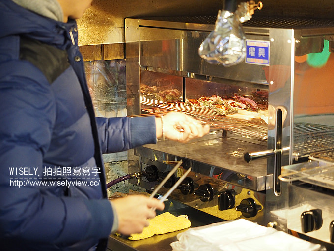 《台北市松山區。松山新店線。捷運松山站美食》饒河街夜市美食＠生蠔哥(百元海鮮燒烤)、小明冰果室(雪花冰&燒麻糬)、東發號(百年油飯&肉羹&蚵仔麵線)