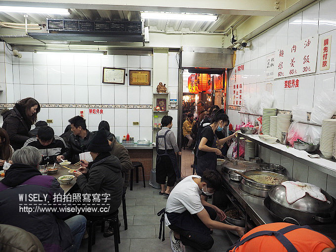 《台北市松山區。松山新店線。捷運松山站美食》饒河街夜市美食＠生蠔哥(百元海鮮燒烤)、小明冰果室(雪花冰&燒麻糬)、東發號(百年油飯&肉羹&蚵仔麵線)