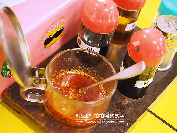 《新北市新店區。松山新店線。捷運七張站美食》楊記小館＠川味牛腩麵&韭菜水餃～大推