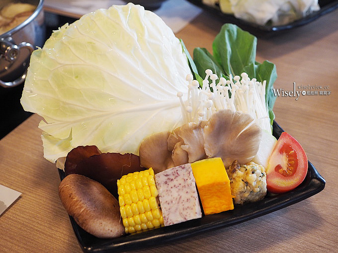 《台北大安。捷運國父紀念館站美食》大初 SHABU SHABU@72盎司大肉盤，四人組合套餐