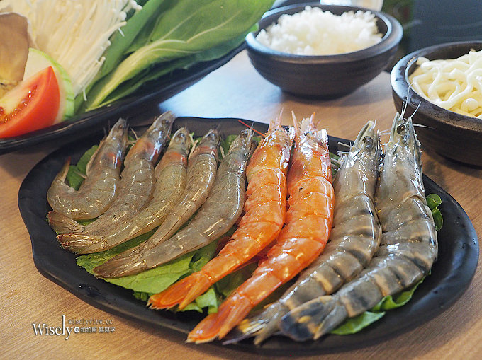 《台北大安。捷運國父紀念館站美食》大初 SHABU SHABU@72盎司大肉盤，四人組合套餐
