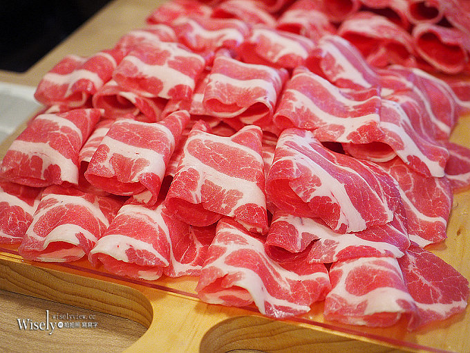 《台北大安。捷運國父紀念館站美食》大初 SHABU SHABU@72盎司大肉盤，四人組合套餐