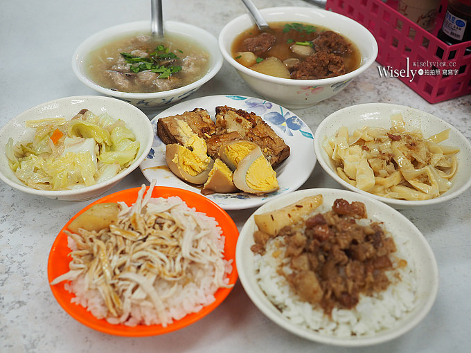 《台北萬華。捷運龍山寺站美食》梧州街夜市美食＠古早味香菇肉羹、排骨酥、魯肉飯&雞肉飯