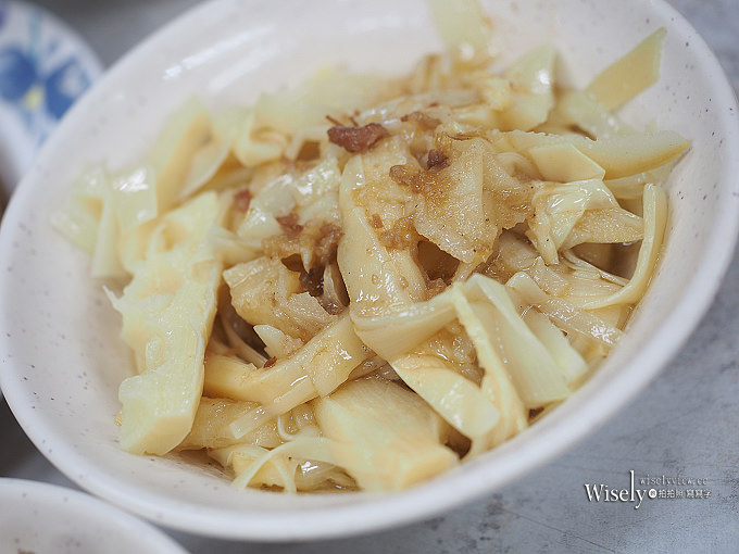 《台北萬華。捷運龍山寺站美食》梧州街夜市美食＠古早味香菇肉羹、排骨酥、魯肉飯&雞肉飯