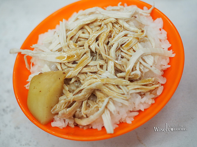《台北萬華。捷運龍山寺站美食》梧州街夜市美食＠古早味香菇肉羹、排骨酥、魯肉飯&雞肉飯