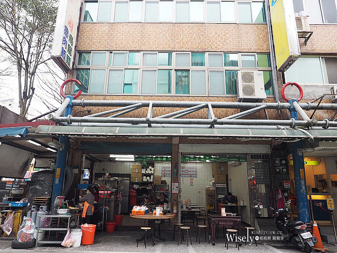 新北新店。小飯筒-光明街小吃︱黑白切、魯肉飯＆虱目魚肚湯