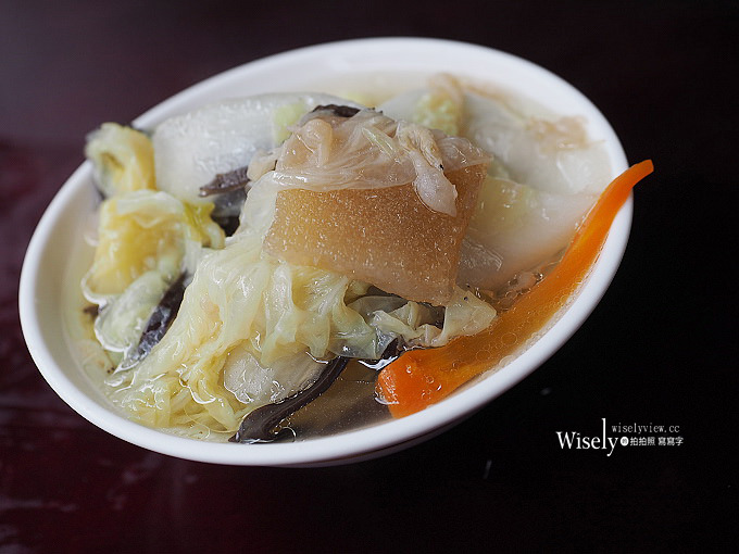 新北新店。小飯筒-光明街小吃︱黑白切、魯肉飯＆虱目魚肚湯