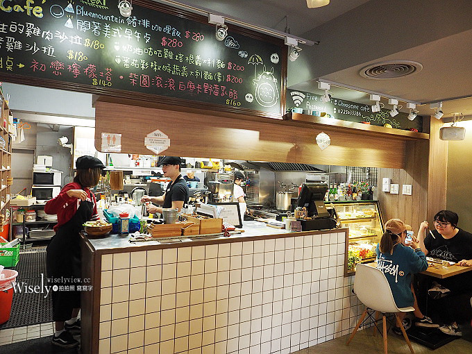 《台北中山。捷運中山國中站》初米咖啡＠錦州街上網輕食餐廳，主打龍貓造型等卡通蛋糕