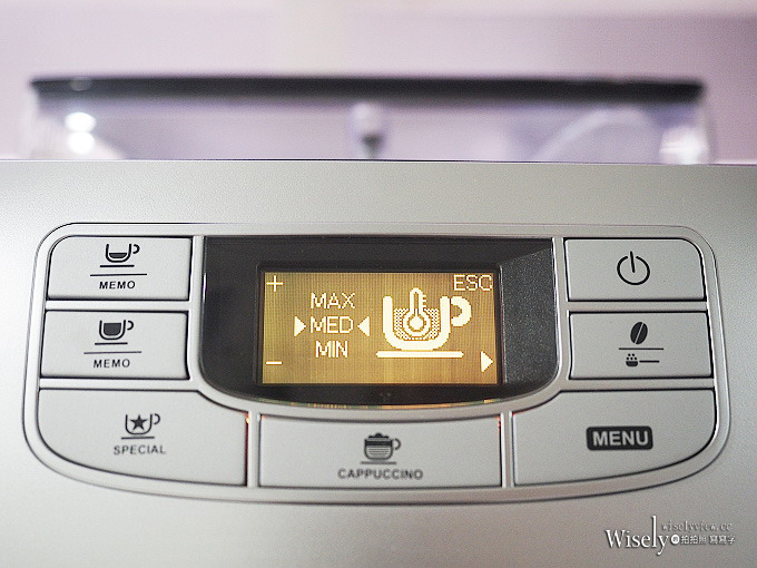 《家電開箱文。飛利浦全自動義式咖啡機》PHILIPS Saeco INTELIA HD8753@一鍵卡布奇諾,在家就能品嚐好咖啡 《家電開箱文。飛利浦全自動義式咖啡機》PHILIPS Saeco INTELIA HD8753@一鍵卡布奇諾,在家就能品嚐好咖啡