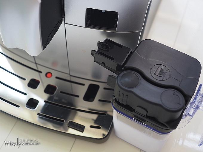 《家電開箱文。飛利浦全自動義式咖啡機》PHILIPS Saeco INTELIA HD8753@一鍵卡布奇諾,在家就能品嚐好咖啡 《家電開箱文。飛利浦全自動義式咖啡機》PHILIPS Saeco INTELIA HD8753@一鍵卡布奇諾,在家就能品嚐好咖啡
