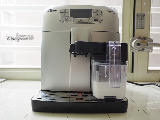 《家電開箱文。飛利浦全自動義式咖啡機》PHILIPS Saeco INTELIA HD8753@一鍵卡布奇諾,在家就能品嚐好咖啡 《家電開箱文。飛利浦全自動義式咖啡機》PHILIPS Saeco INTELIA HD8753@一鍵卡布奇諾,在家就能品嚐好咖啡