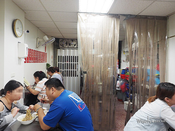 新北新店。劉漣麵︱塔香皮蛋肉醬麵～捷運新店站美食 x 光明街美食 x 碧潭美食