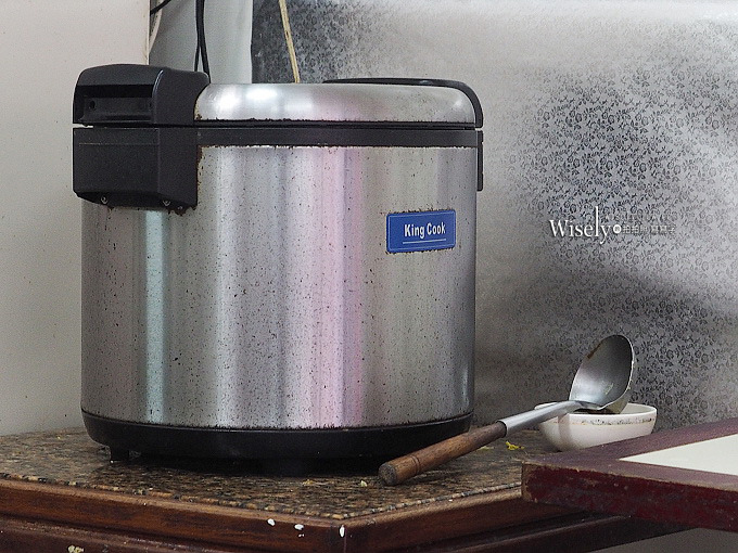 《台北大安。捷運忠孝敦化站美食》浙江武昌排骨大王(忠孝店)＠傳承不裹粉油炸排骨老味道