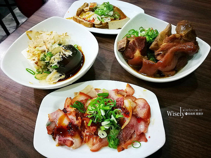 《新北中和。捷運永安市場站美食》(中和)安平小館＠大推牛肉麵＆什錦麵，鄰近安平橋旁