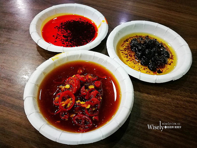 《新北中和。捷運永安市場站美食》(中和)安平小館＠大推牛肉麵＆什錦麵，鄰近安平橋旁