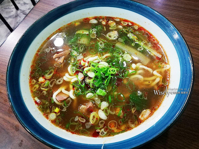 《新北中和。捷運永安市場站美食》(中和)安平小館＠大推牛肉麵＆什錦麵，鄰近安平橋旁