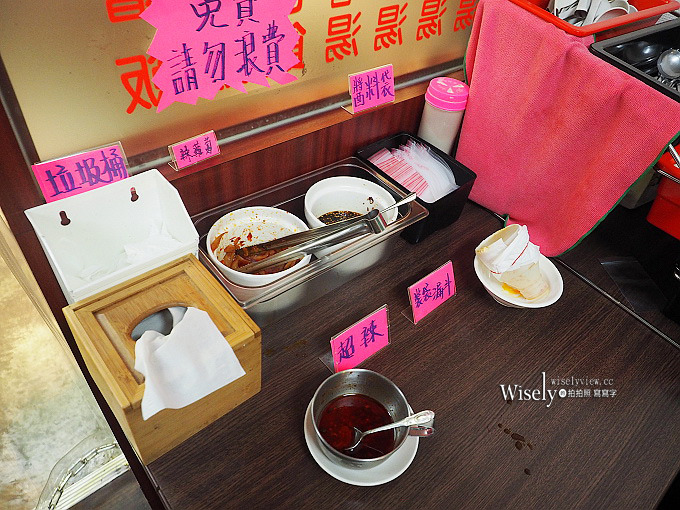 《新北新店。捷運七張站》原野豬腳大王＠起司蛋包飯、滷腿庫飯&炸排骨～便當小吃