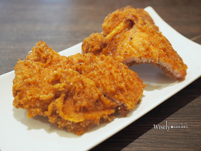 《新北新店。捷運七張站》原野豬腳大王＠起司蛋包飯、滷腿庫飯&炸排骨～便當小吃