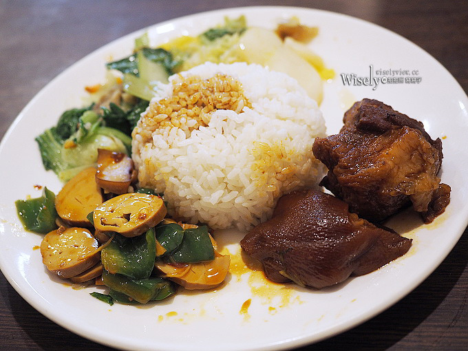 《新北新店。捷運七張站》原野豬腳大王＠起司蛋包飯、滷腿庫飯&炸排骨～便當小吃