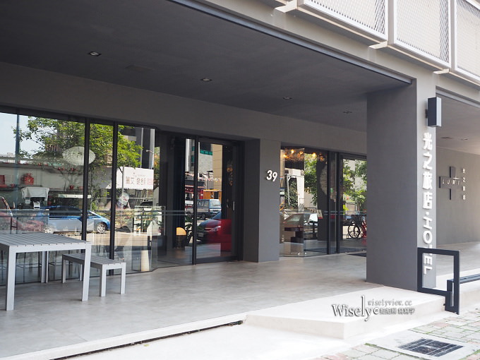 《台中旅遊資訊。西屯區住宿》LUMI光之旅店：近逢甲夜市高CP值服務佳，簡約風格設計