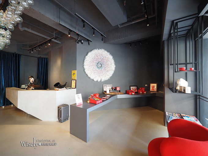 《台中旅遊資訊。西屯區住宿》LUMI光之旅店：近逢甲夜市高CP值服務佳，簡約風格設計