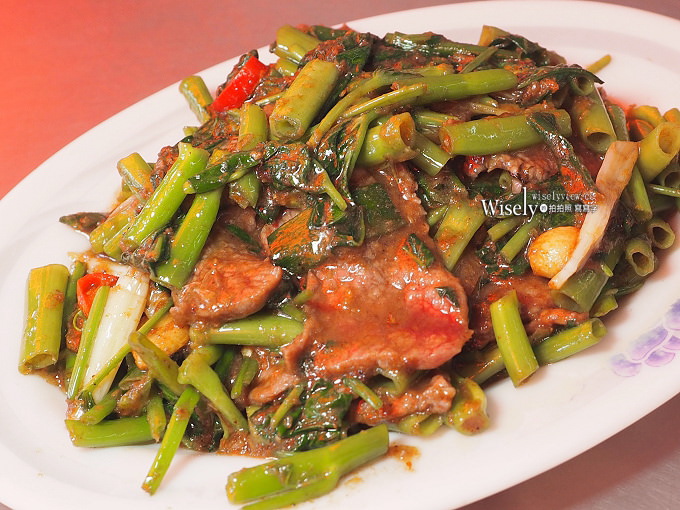 《台中。烏日美食》張家晉牛雜：十一種藥膳湯頭的牛雜湯，與多樣鮮切全牛料理