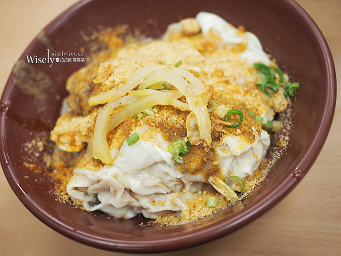 《台北中山。捷運中山站美食》福大蒸餃館：蒸餃平價份量多，香菇雜醬麵與小菜必點好吃