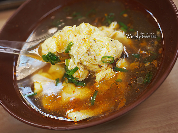 《台北中山。捷運中山站美食》福大蒸餃館：蒸餃平價份量多，香菇雜醬麵與小菜必點好吃