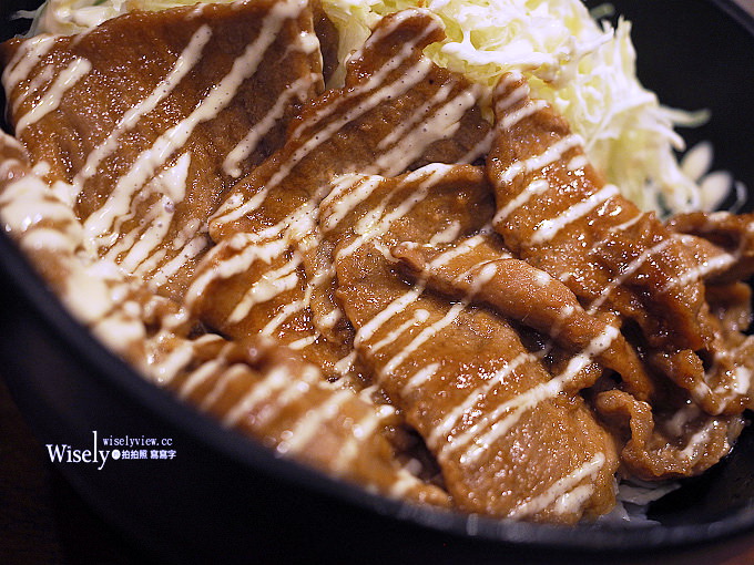 《台北中正。捷運忠孝新生站美食》佐藤精肉店akiba:光華商場裡烤五花丼飯與薑汁豬肉丼 《台北中正。捷運忠孝新生站美食》佐藤精肉店akiba:光華商場裡烤五花丼飯與薑汁豬肉丼