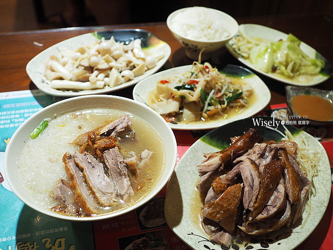 （遷址）新北永和。天橋下鵝肉專業料理：煙燻鵝肉平價好吃，鵝肉米粉細滑可口