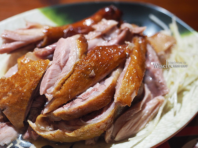 （遷址）新北永和。天橋下鵝肉專業料理：煙燻鵝肉平價好吃，鵝肉米粉細滑可口