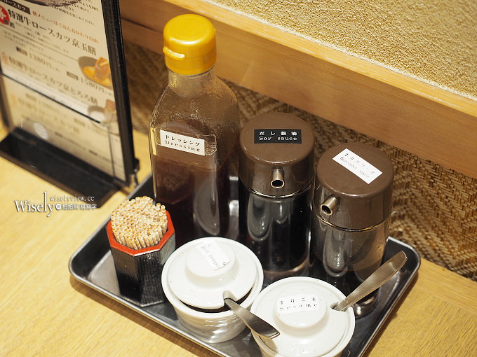 《東京新宿西口美食》牛カツ専門店-京都勝牛：黑毛和牛炸牛排套餐，60秒油炸的美味