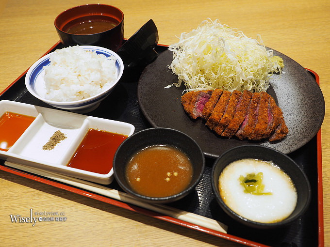 《東京新宿西口美食》牛カツ専門店-京都勝牛：黑毛和牛炸牛排套餐，60秒油炸的美味