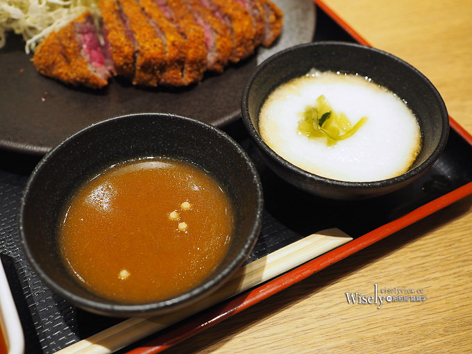 《東京新宿西口美食》牛カツ専門店-京都勝牛：黑毛和牛炸牛排套餐，60秒油炸的美味