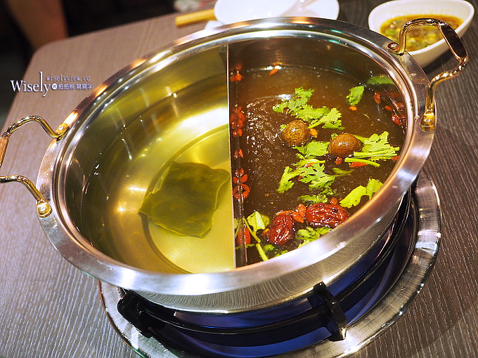 《台北大安。捷運六張犂站》樂瀧瀧涮涮屋‧串燒：使用美牛肉盤但湯頭味道略不足