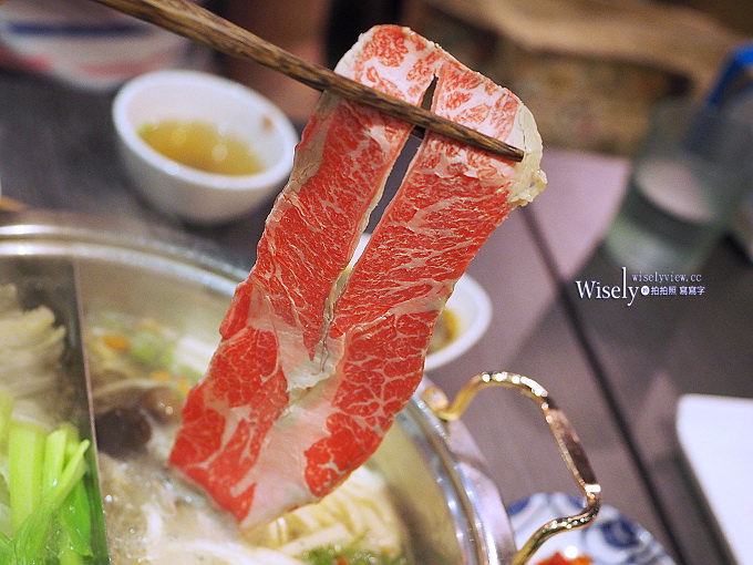 《台北大安。捷運六張犂站》樂瀧瀧涮涮屋‧串燒：使用美牛肉盤但湯頭味道略不足
