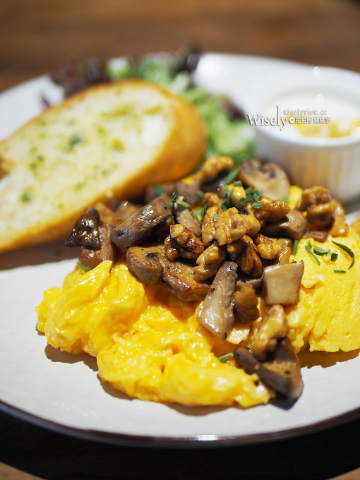 《台北松山。捷運南京復興站》333 RESTAURANT & BAR：週末早午餐、沙拉及薯條吃到飽