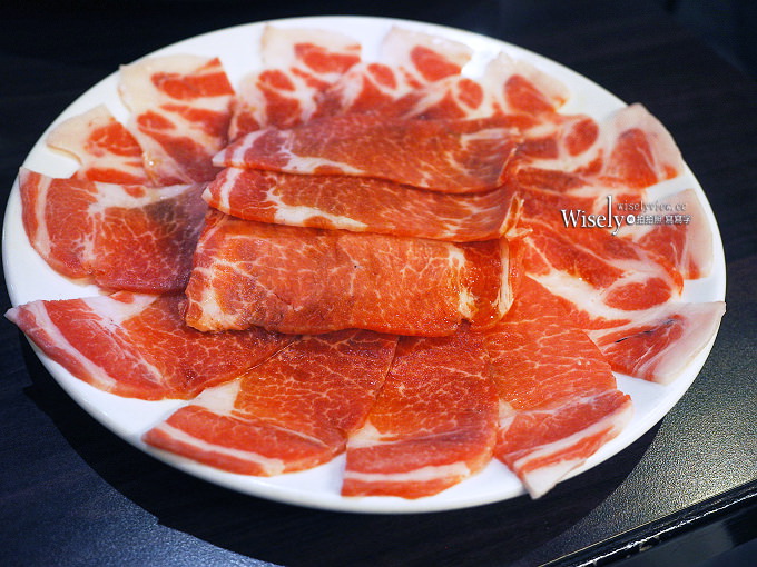 《新北永和。捷運頂溪站》千歲町日式炭火燒肉店：平價大盤肉千元吃得飽～中永和燒肉居酒屋