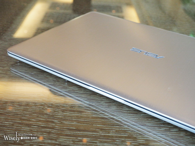 《筆電分享推薦。華碩ASUS VivoBook Pro 15》4K螢幕高效能，內建獨立顯卡，輕巧好攜帶