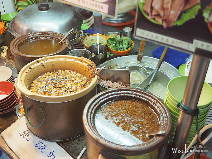 《台北大同。捷運雙連站》站前魷魚羹：鄰近馬偕醫院，就連魯肉飯也很好吃