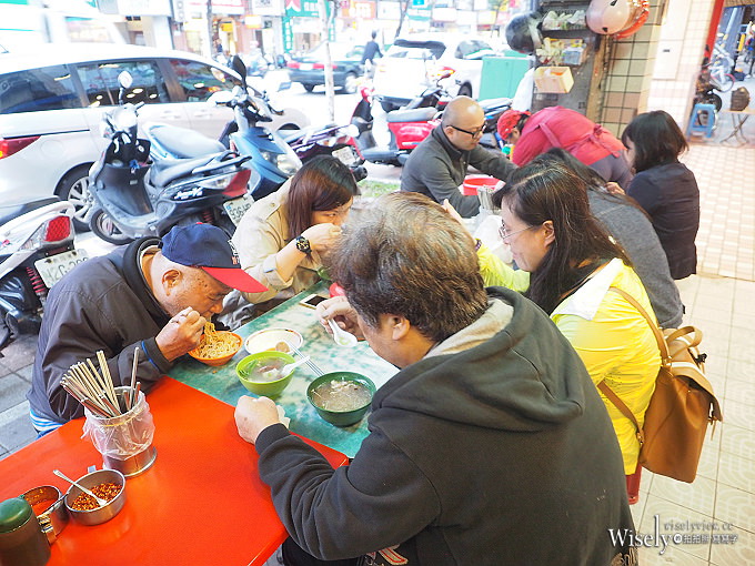 《台北大同。捷運雙連站》站前魷魚羹：鄰近馬偕醫院，就連魯肉飯也很好吃