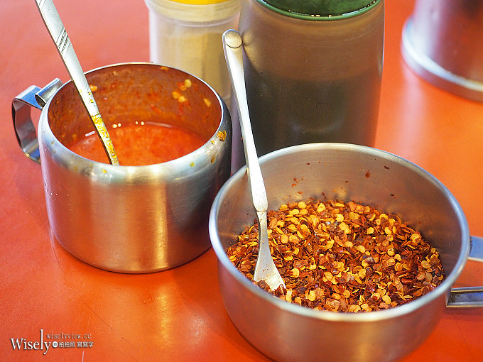 《台北大同。捷運雙連站》站前魷魚羹：鄰近馬偕醫院，就連魯肉飯也很好吃