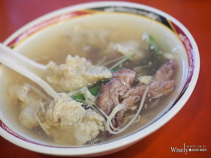 《台北大同。捷運雙連站》站前魷魚羹：鄰近馬偕醫院，就連魯肉飯也很好吃