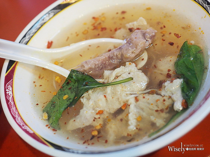 《台北大同。捷運雙連站》站前魷魚羹：鄰近馬偕醫院，就連魯肉飯也很好吃